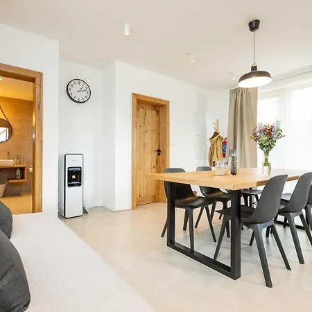 Katlov Homes Apartament *